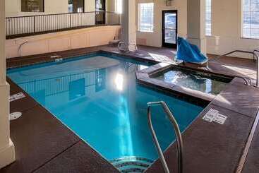 בית מלון כפרי Comfort Inn & Suites Midtown