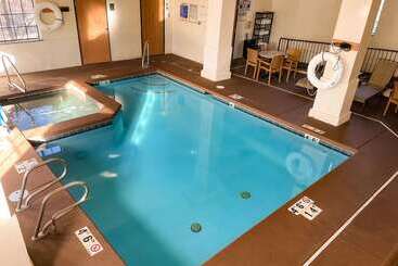 בית מלון כפרי Comfort Inn & Suites Midtown