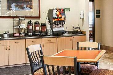 בית מלון כפרי Comfort Inn & Suites Midtown