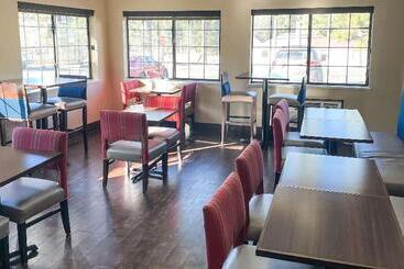 בית מלון כפרי Comfort Inn & Suites Midtown
