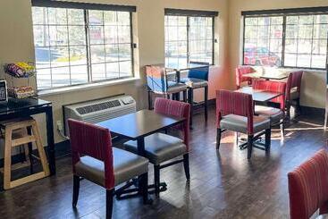 בית מלון כפרי Comfort Inn & Suites Midtown
