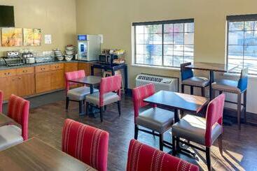 בית מלון כפרי Comfort Inn & Suites Midtown