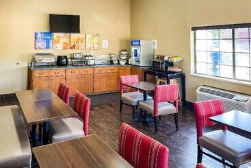 בית מלון כפרי Comfort Inn & Suites Midtown