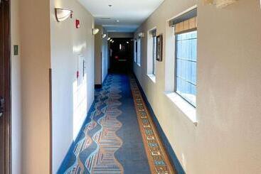בית מלון כפרי Comfort Inn & Suites Midtown