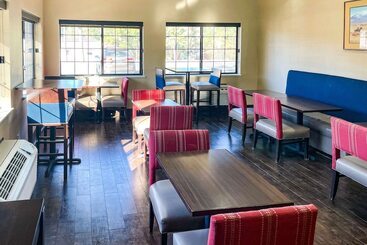 בית מלון כפרי Comfort Inn & Suites Midtown