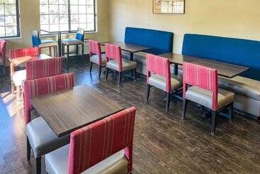 בית מלון כפרי Comfort Inn & Suites Midtown