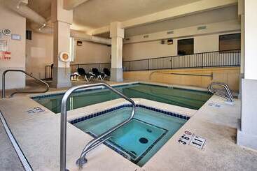 בית מלון כפרי Comfort Inn & Suites Midtown