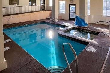 בית מלון כפרי Comfort Inn & Suites Midtown