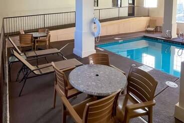 בית מלון כפרי Comfort Inn & Suites Midtown