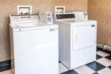 בית מלון כפרי Comfort Inn & Suites Midtown