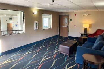 בית מלון כפרי Comfort Inn & Suites Midtown
