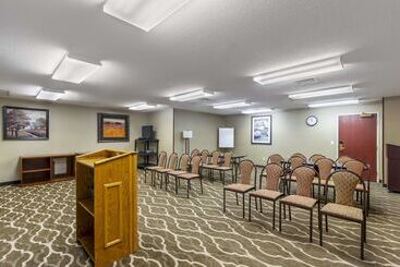 هتل Comfort Inn & Suites