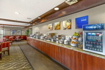 هتل Comfort Inn & Suites