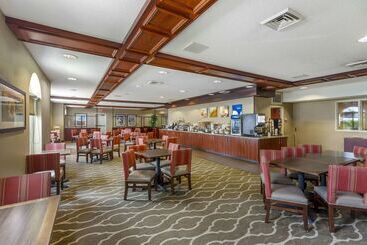 هتل Comfort Inn & Suites