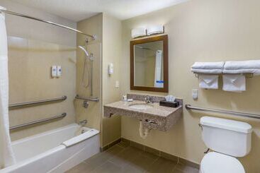 هتل Comfort Inn & Suites