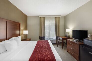 هتل Comfort Inn & Suites