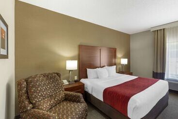 هتل Comfort Inn & Suites