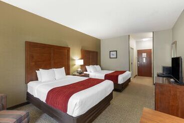 هتل Comfort Inn & Suites