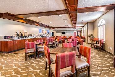 هتل Comfort Inn & Suites