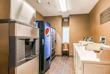 هتل Comfort Inn & Suites