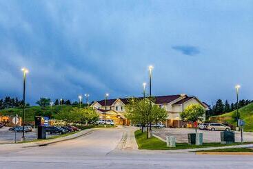 هتل Comfort Inn & Suites