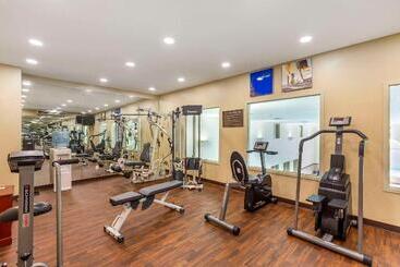 هتل Comfort Inn & Suites