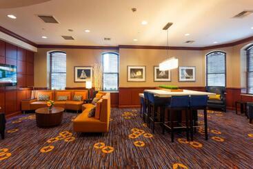 هتل Courtyard Boston Copley Square