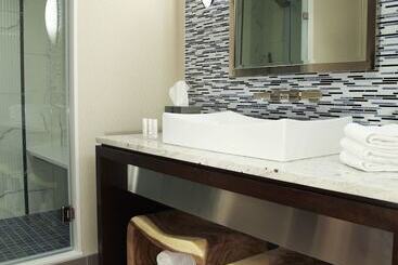هتل Courtyard By Marriott Buffalo Amherst/university