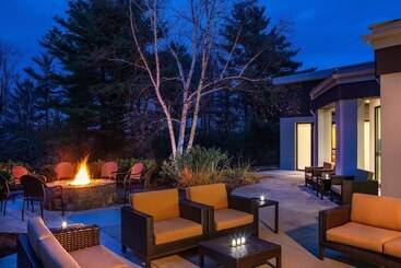 هتل Courtyard Burlington Williston