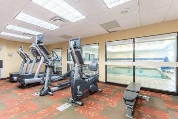 هتل Courtyard Burlington Williston