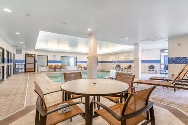 هتل Courtyard Burlington Williston