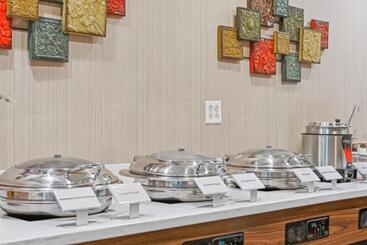 هتل Courtyard Burlington Williston