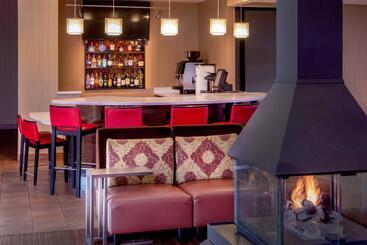 هتل Courtyard Burlington Williston