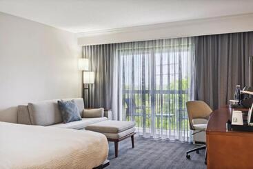هتل Courtyard Burlington Williston