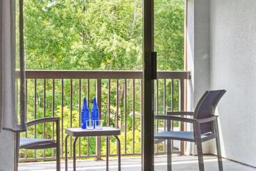 هتل Courtyard Burlington Williston
