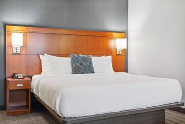 هتل Courtyard Burlington Williston
