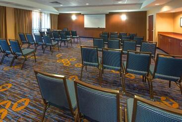 هتل Courtyard Bymarriott Albany