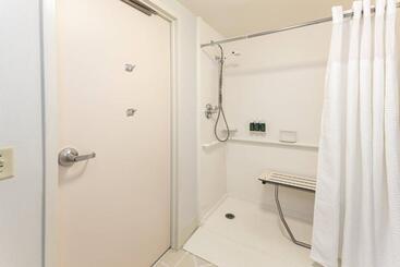 هتل Courtyard By Marriott Charlottesville   University Medical Center