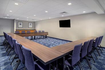 هتل Courtyard By Marriott Cincinnati Airport