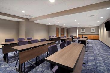 هتل Courtyard By Marriott Cincinnati Airport