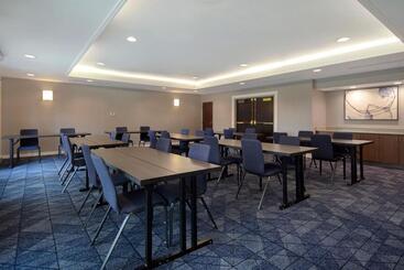 هتل Courtyard By Marriott Cincinnati Airport