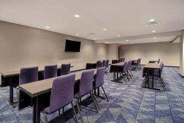 هتل Courtyard By Marriott Cincinnati Airport