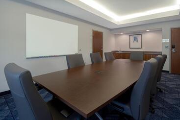 هتل Courtyard By Marriott Cincinnati Airport