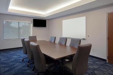 هتل Courtyard By Marriott Cincinnati Airport