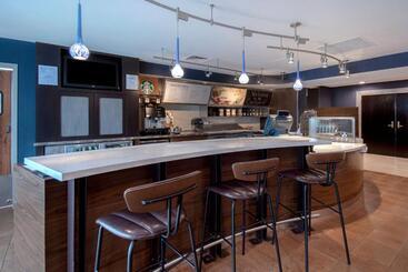 هتل Courtyard By Marriott Cincinnati Airport