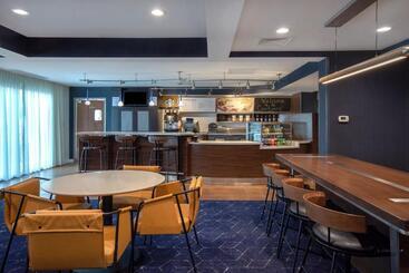هتل Courtyard By Marriott Cincinnati Airport