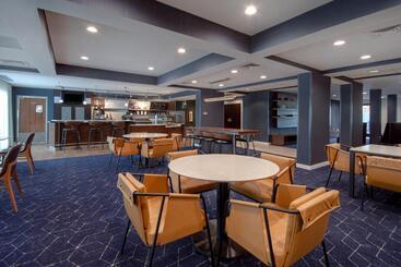 هتل Courtyard By Marriott Cincinnati Airport