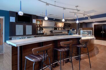 هتل Courtyard By Marriott Cincinnati Airport