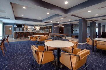 هتل Courtyard By Marriott Cincinnati Airport