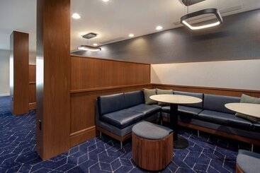 هتل Courtyard By Marriott Cincinnati Airport